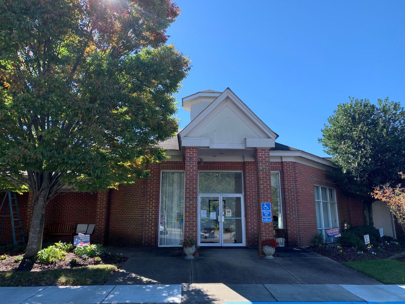 Front entrance of Mayfair House Senior Living.