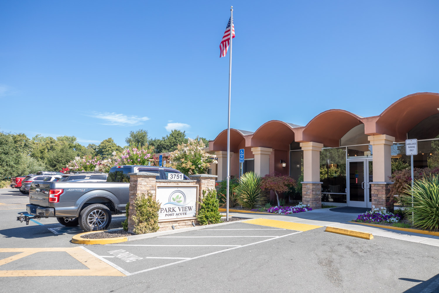 Exterior view of Park View Post Acute facility entrance
