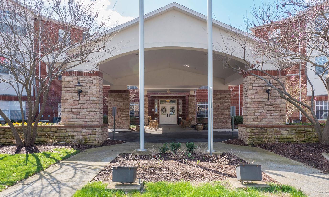 Entrance of Brookdale Franklin with decorative landscaping