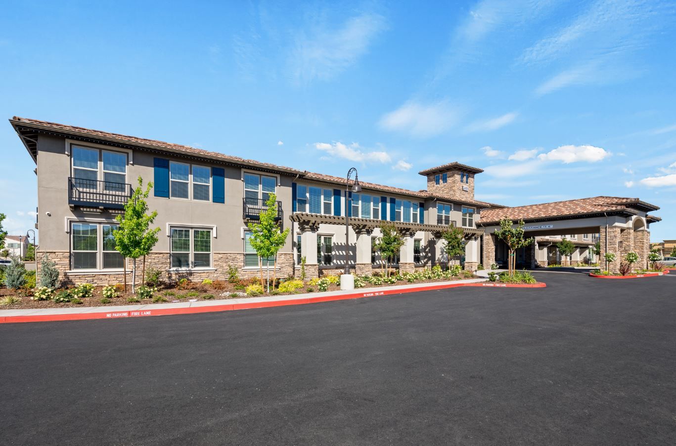 Exterior view of Oakmont of Westpark facility