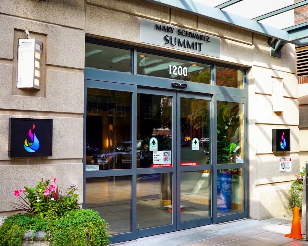 Entrance of Mary Schwartz Summit nursing home