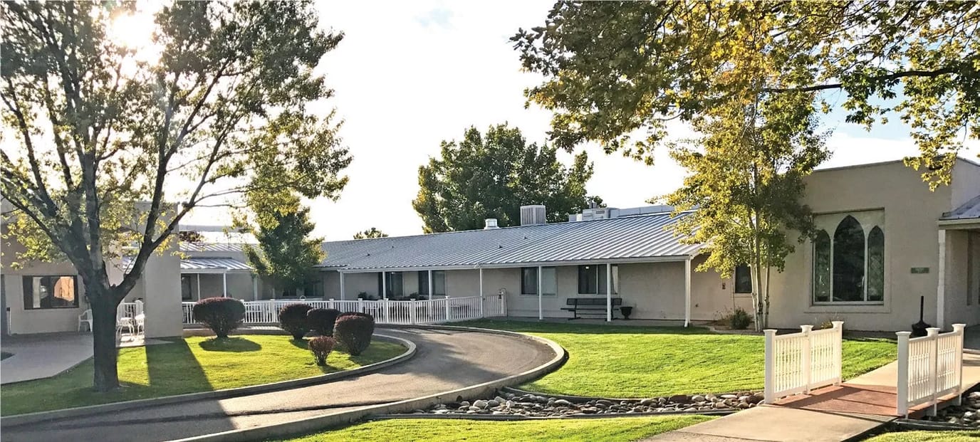Exterior view of Mantey Heights Rehabilitation & Care Center