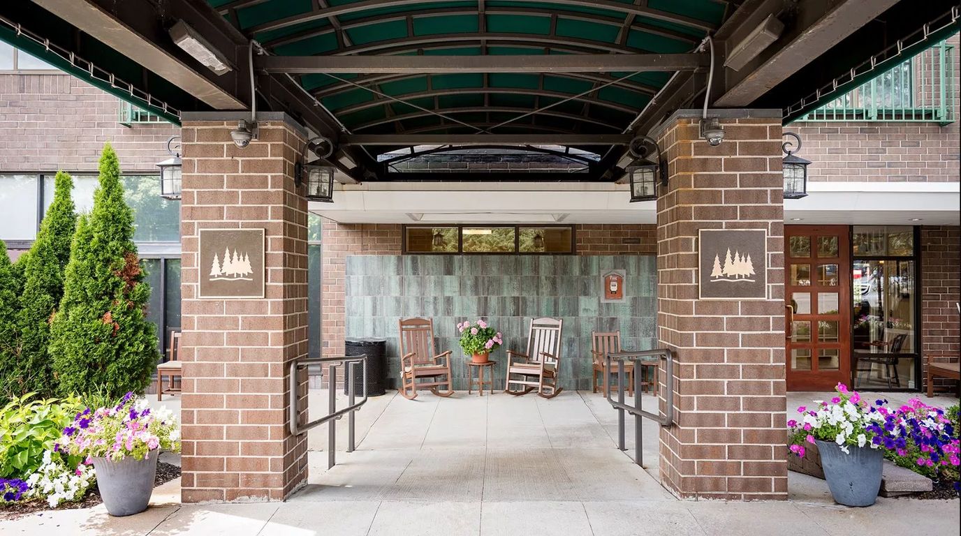Covered entrance with seating and flowerpots