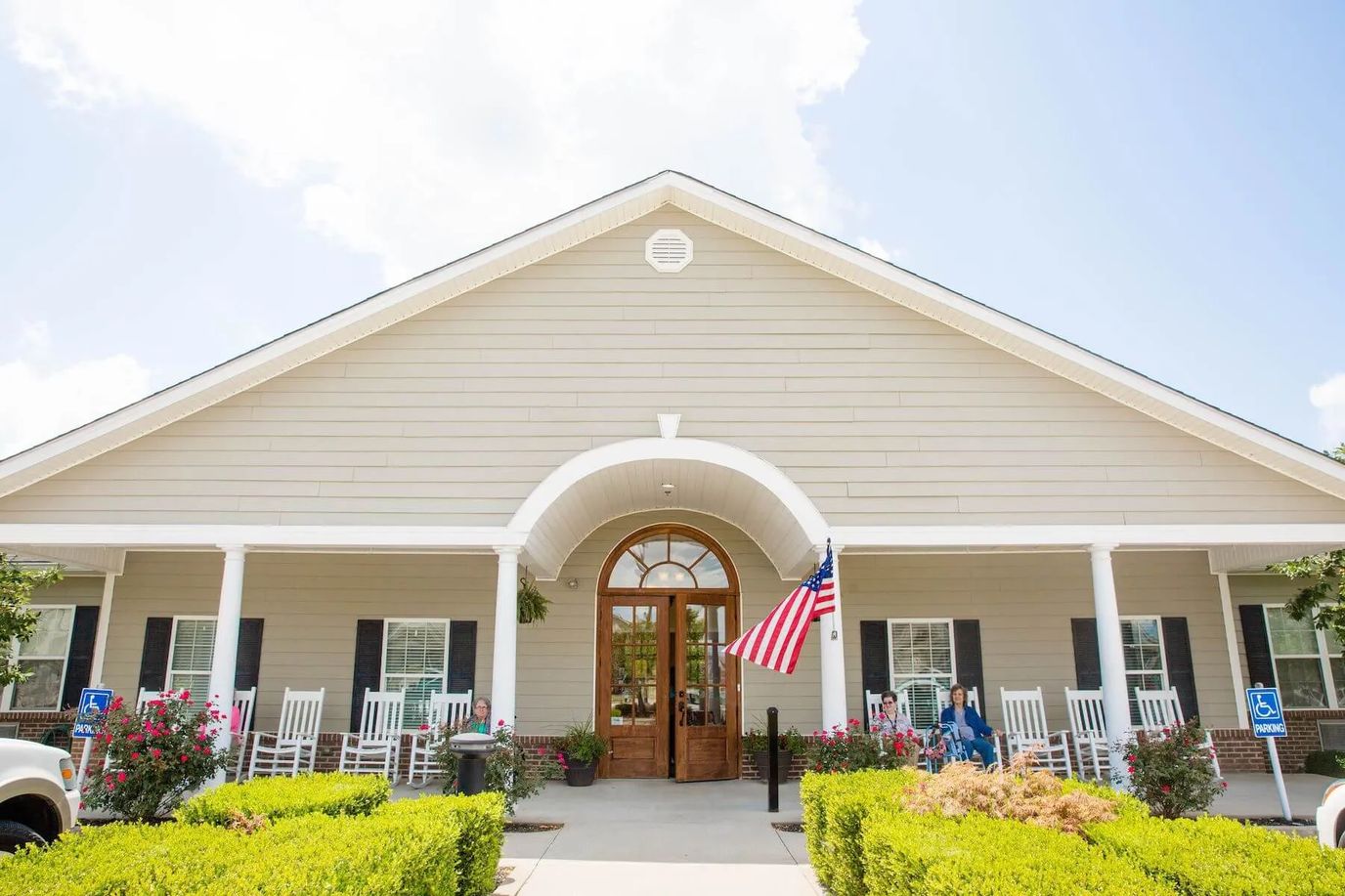 Front view of Arcadian Cove Senior Living facility