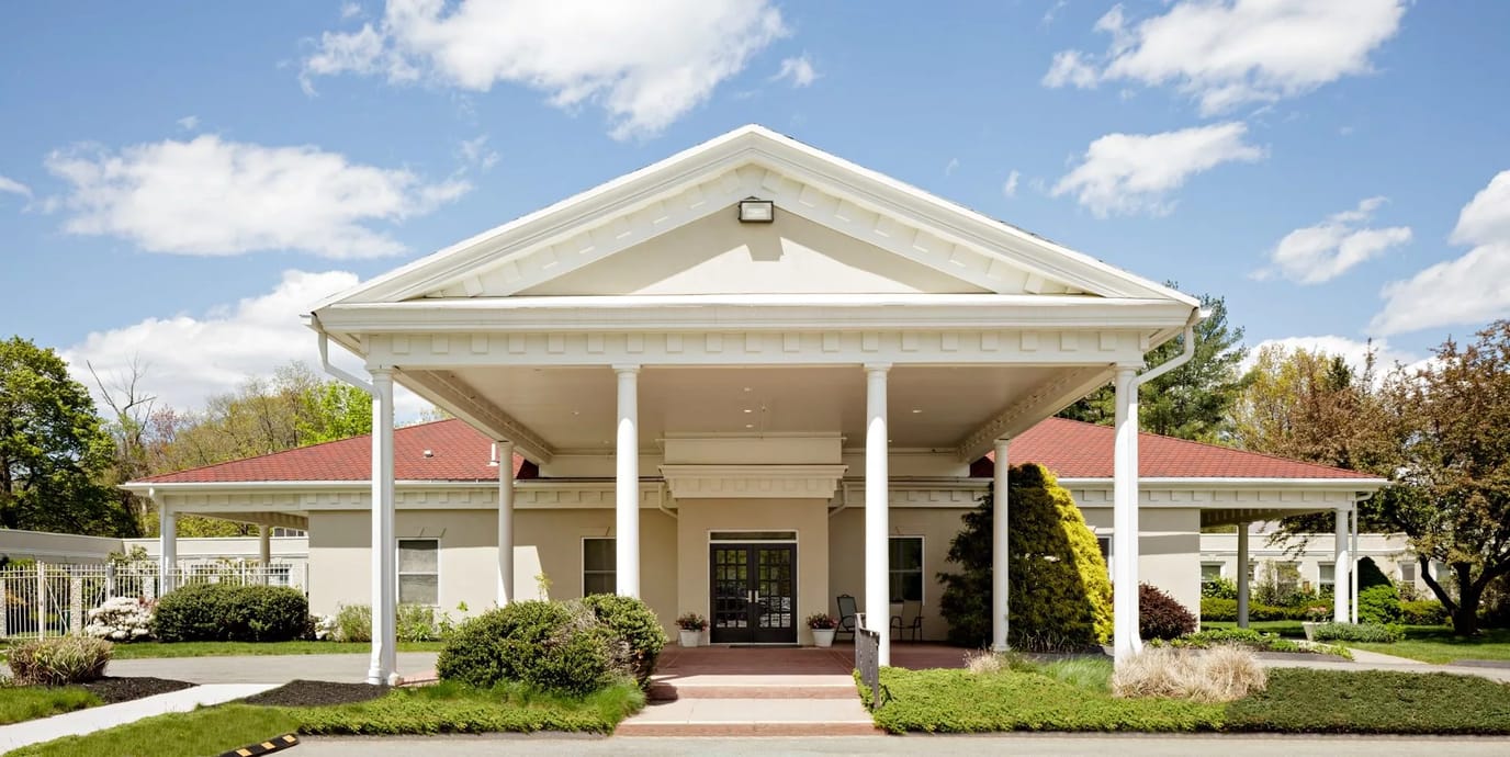 Front exterior of Autumn Lake Healthcare facility