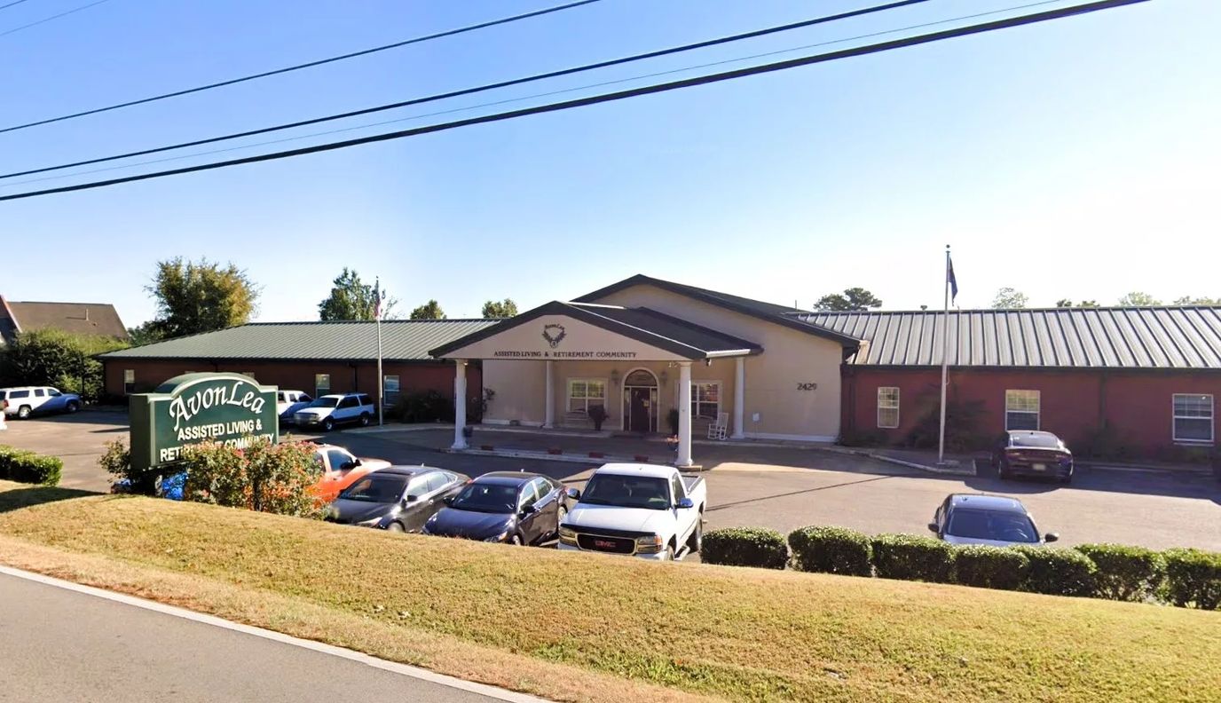 Exterior view of AvonLea Assisted Living building