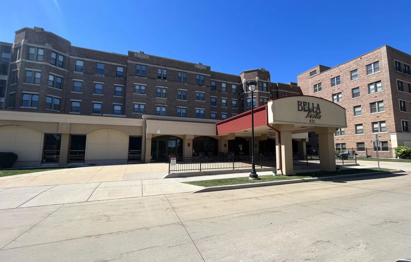 Exterior view of Bella Vista of Eden building