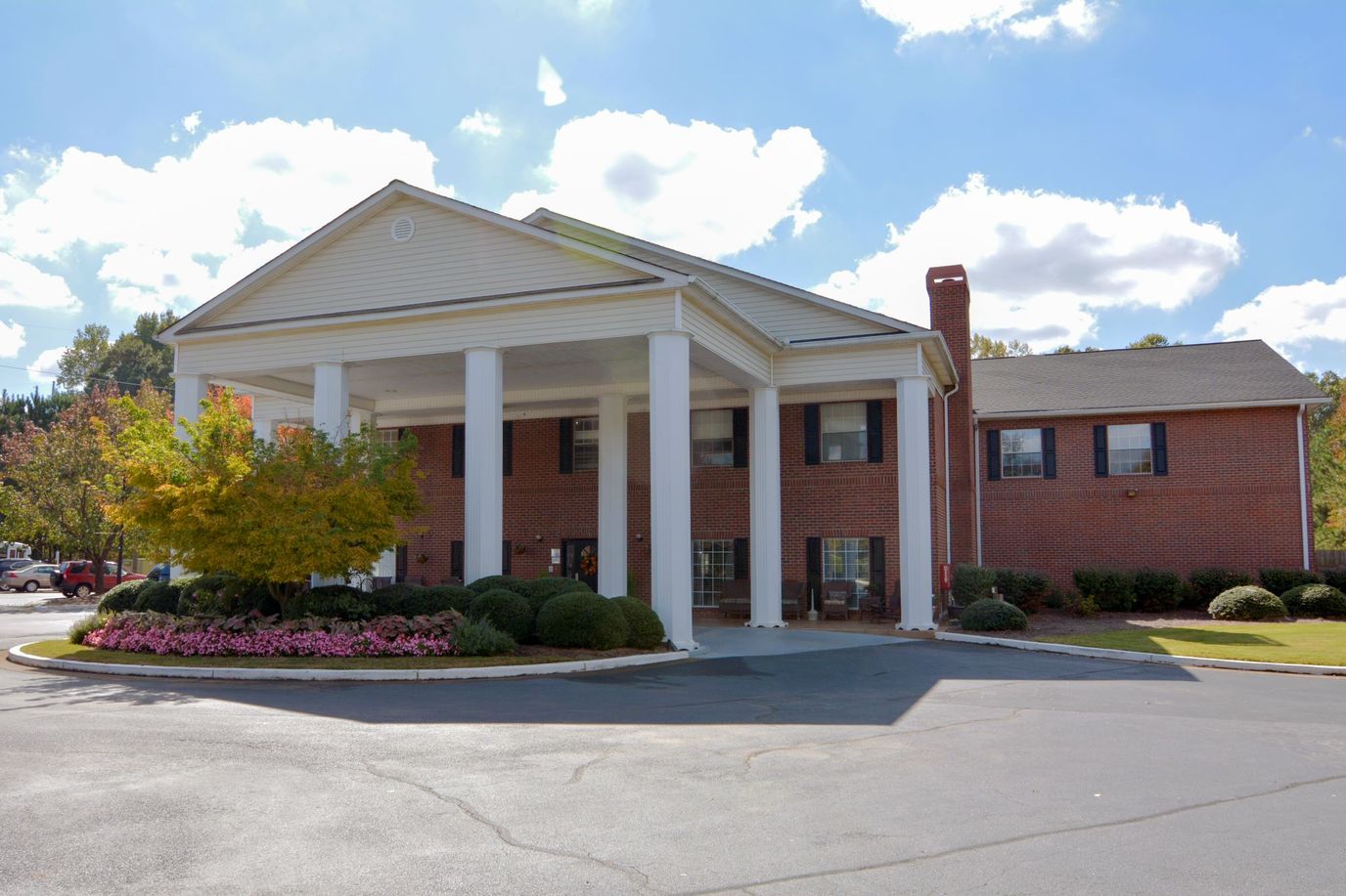 Exterior view of Bellevue Village at Woodstock