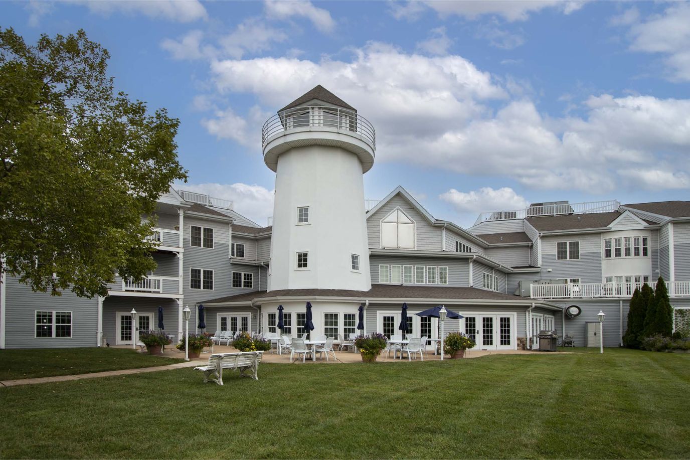 Exterior view of Cape Albeon Lakeside Retirement Living