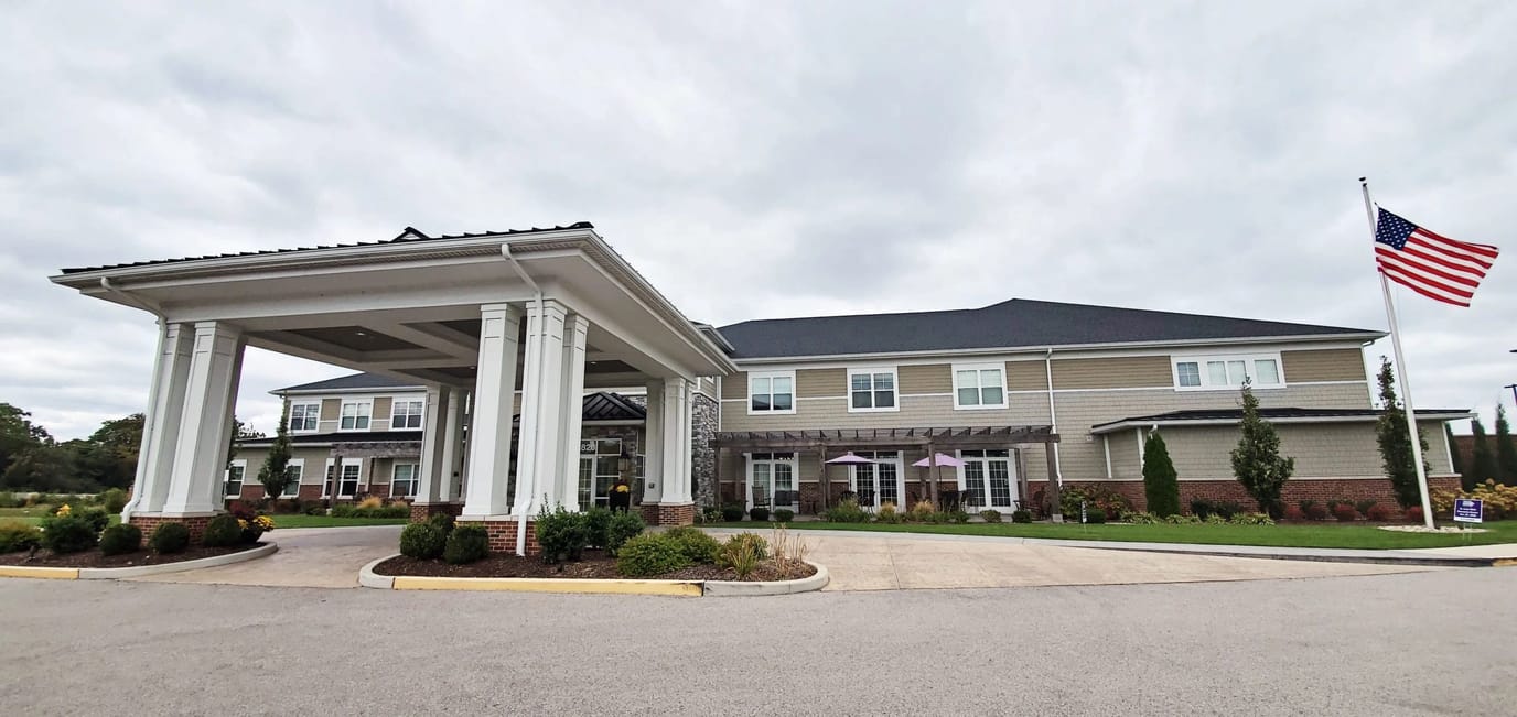Entrance of Cedarhurst of Des Peres with porch and landscaping
