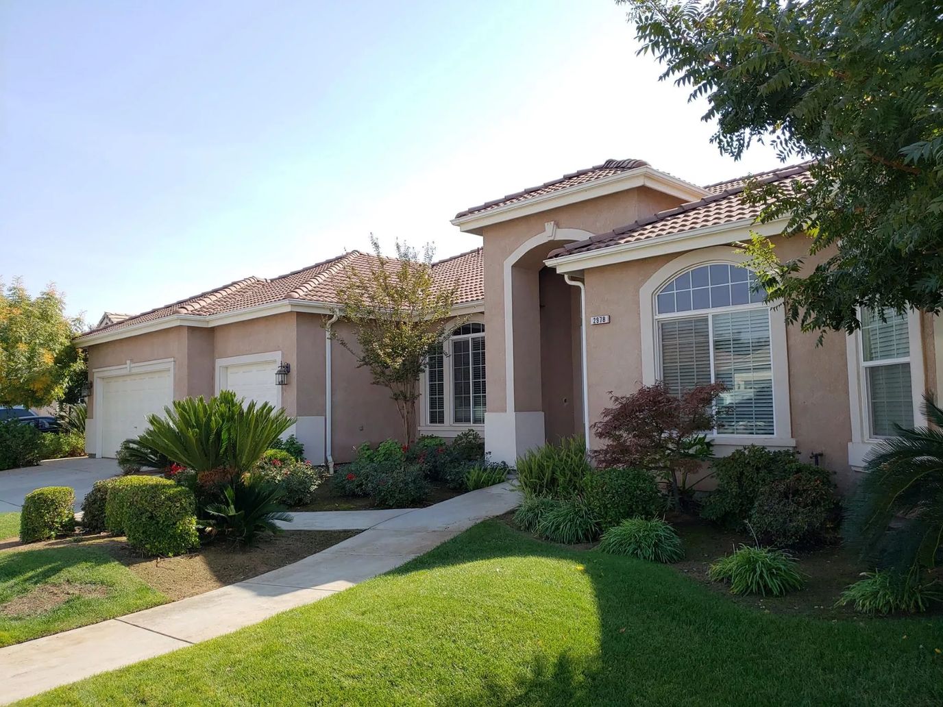 Exterior view of Crest Pointe Assisted Living facility
