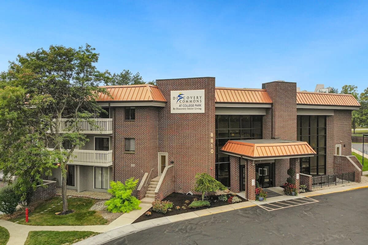 Exterior view of the Discovery Commons at College Park building