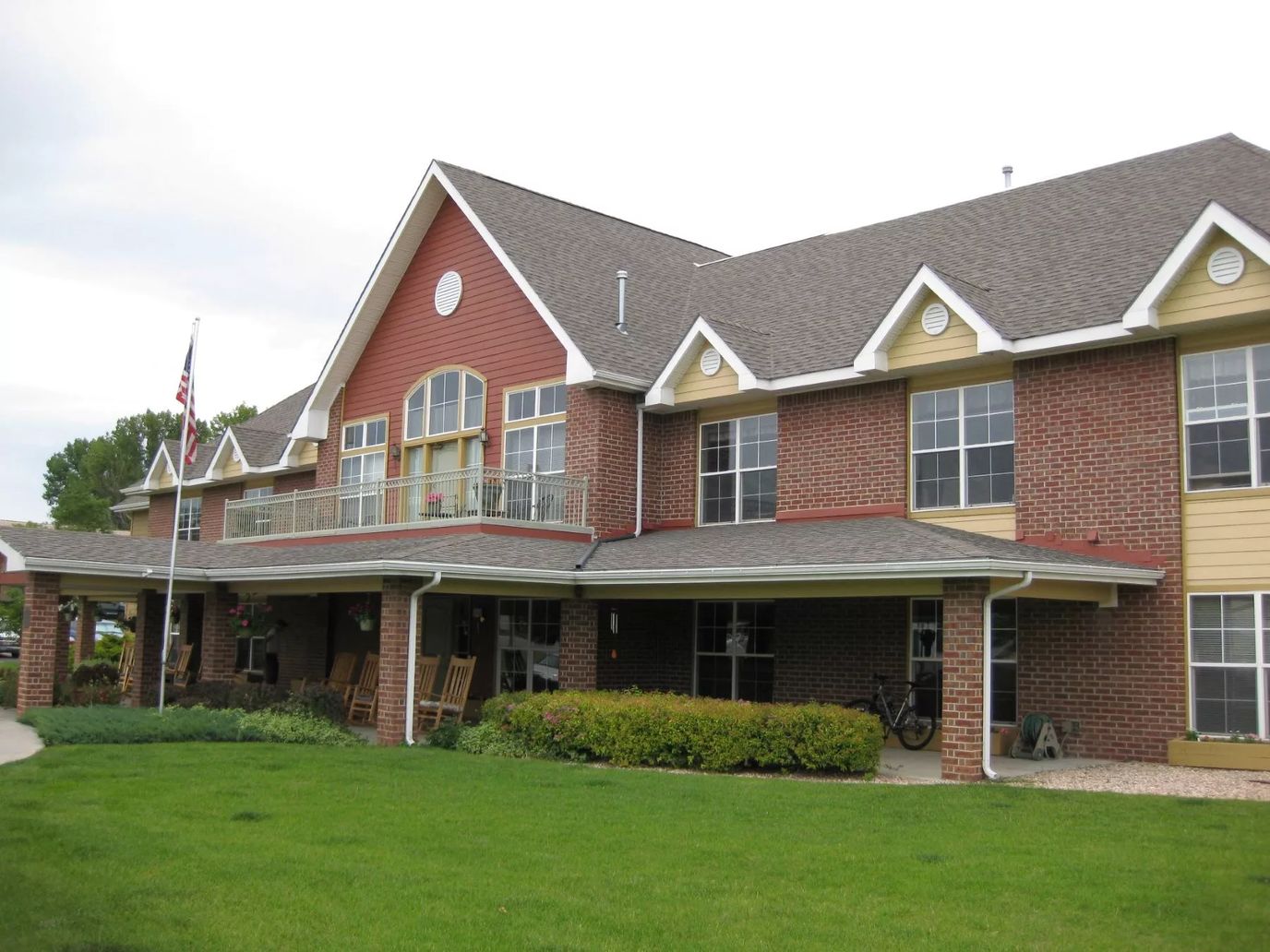 Exterior view of Garden Square at Westlake Assisted Living