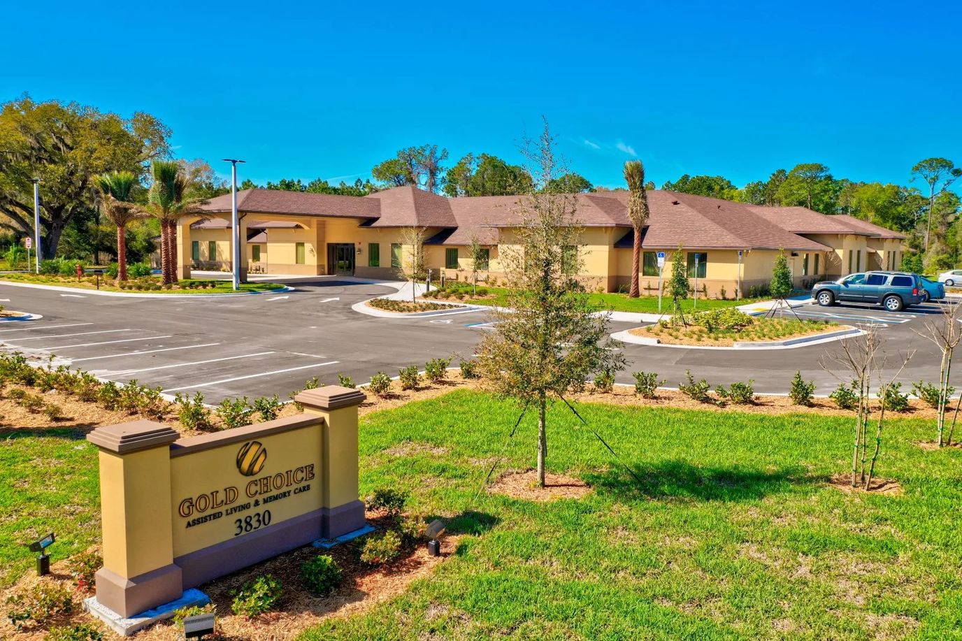 Exterior view of Gold Choice Palm Coast Assisted Living building