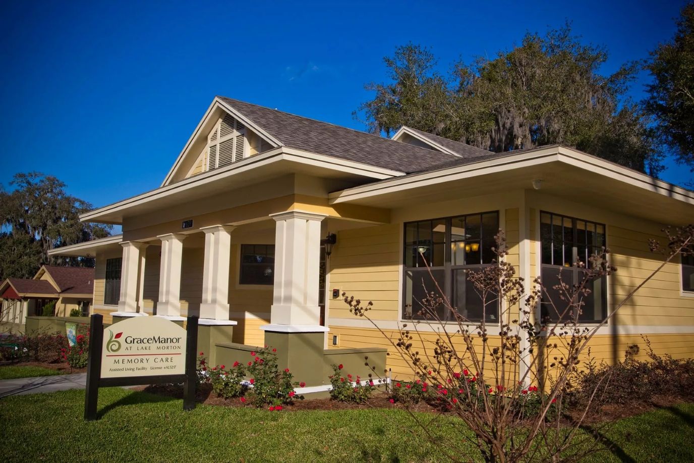 Exterior view of Grace Manor at Lake Morton