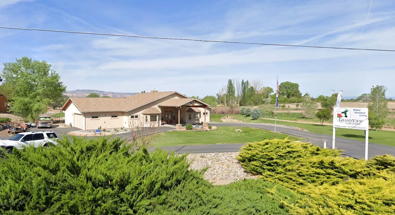 Exterior view of Grandview Care Lodge and landscaping