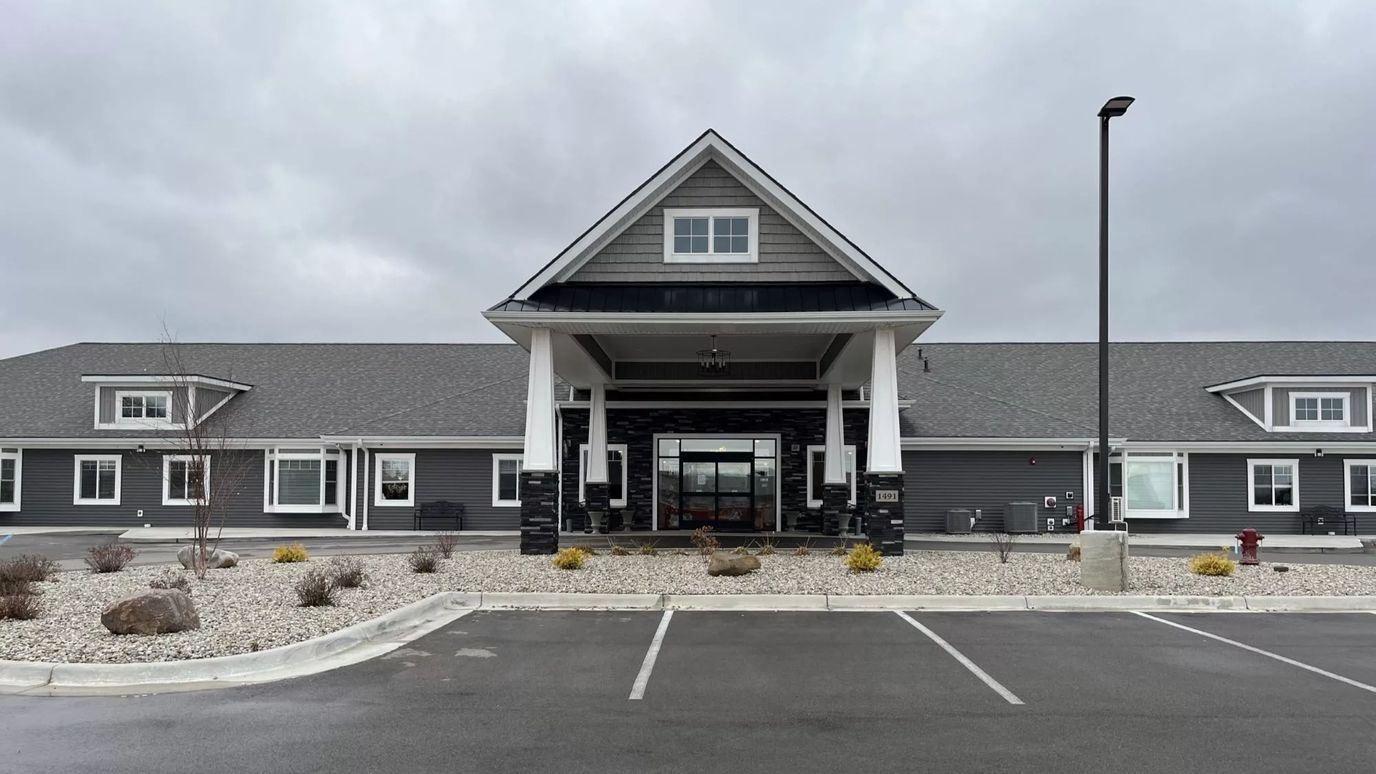 Exterior view of Hampton Manor of Adrian