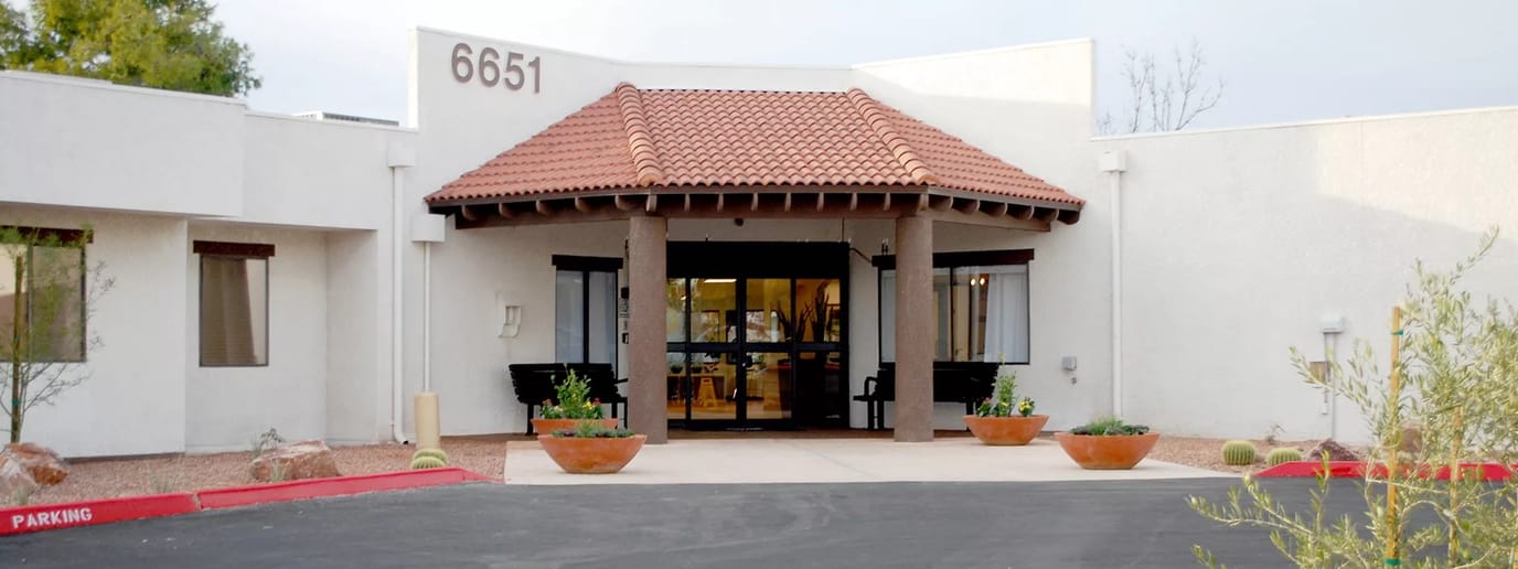 Front entrance of Haven Health Saguaro Valley facility