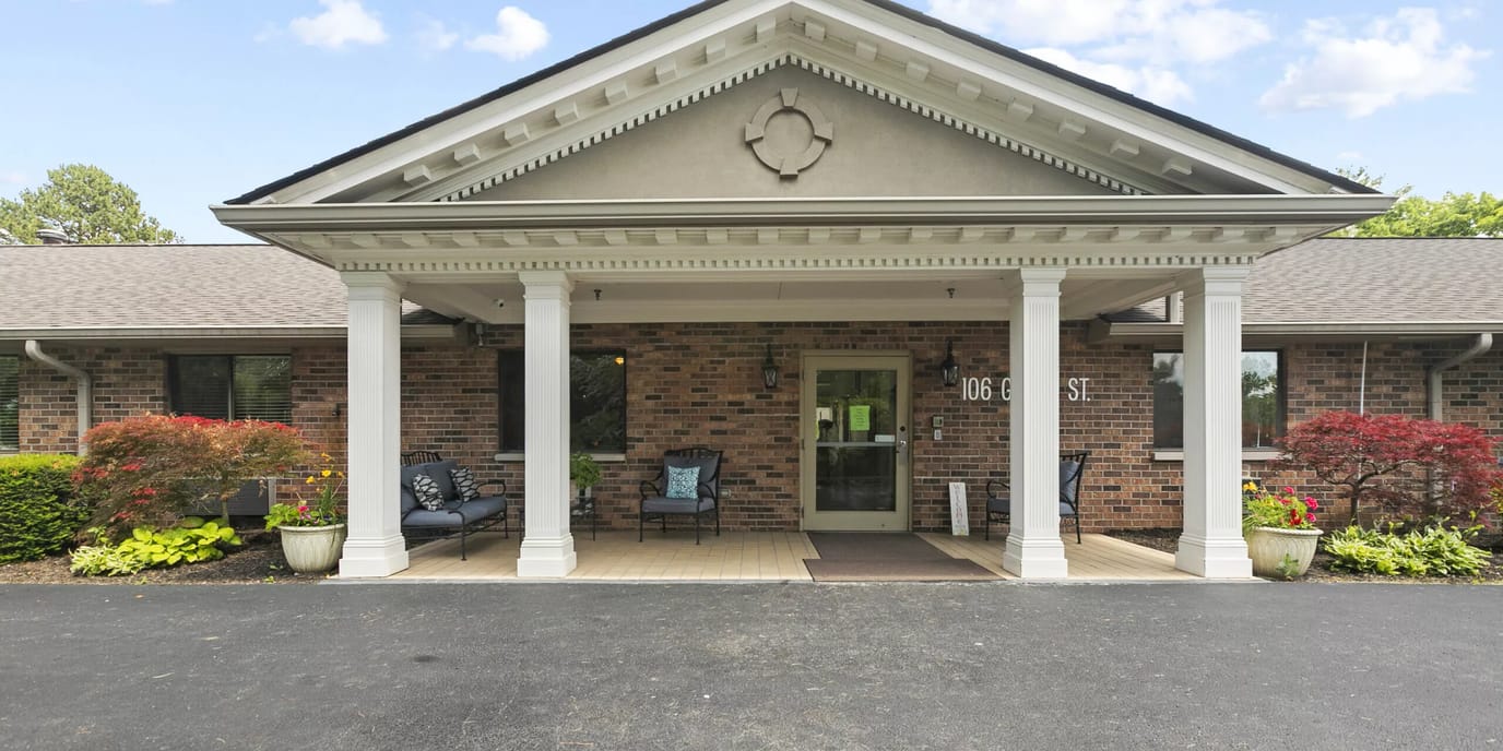 Front entrance of Somerset Health and Rehabilitation facility
