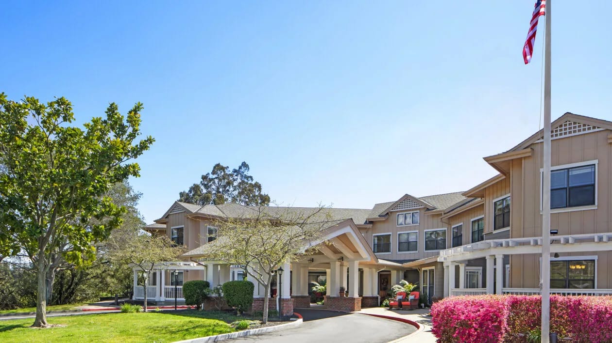 Exterior view of Ivy Park at Oakland Hills with garden