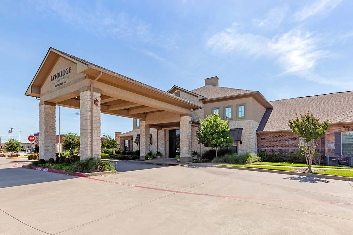 Front entrance of Lynridge of Murphy Assisted Living facility