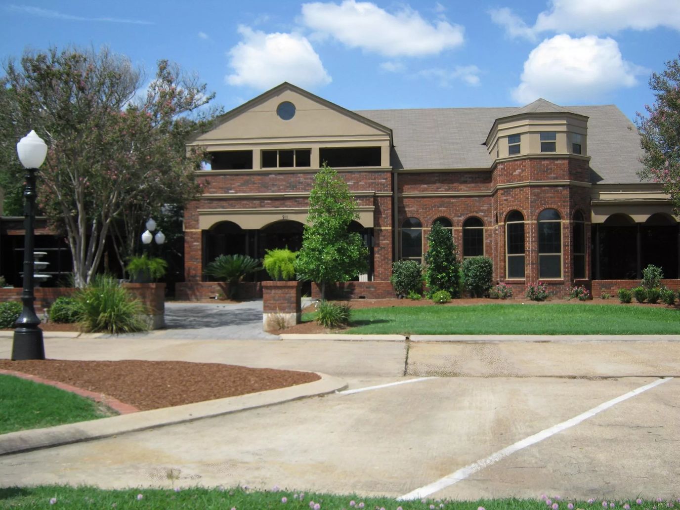 Exterior view of Matthews Memorial Health Care building