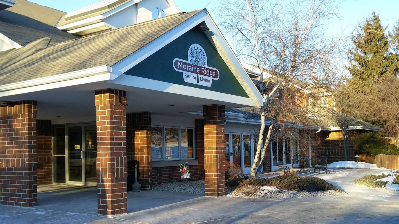 Exterior view of Moraine Ridge Senior Living entrance
