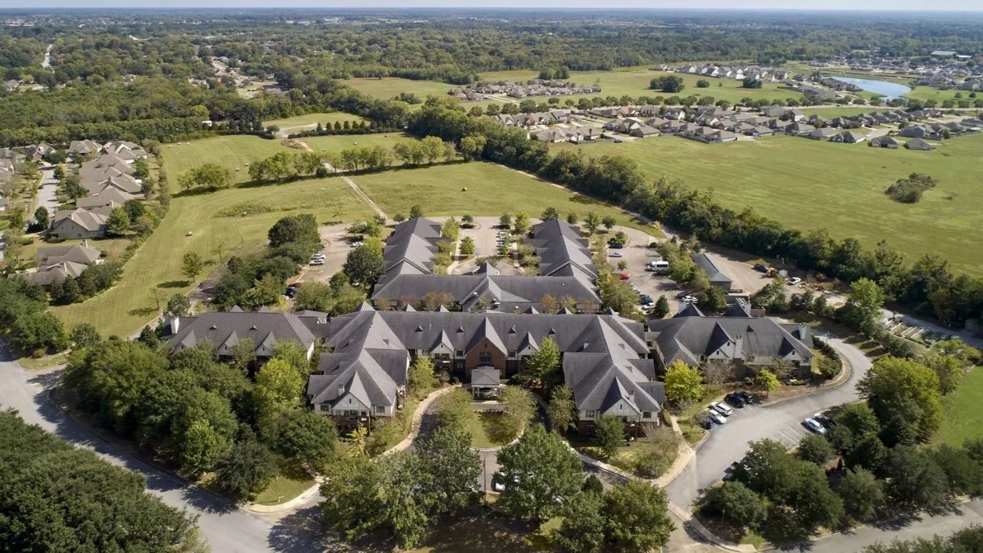 Aerial view of Oak Grove Inn and surrounding area