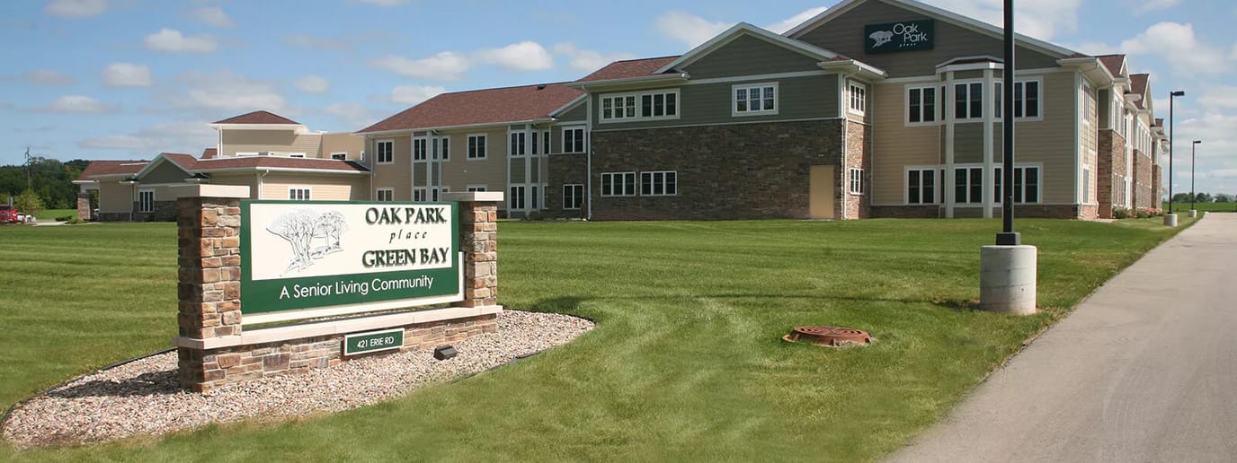 Exterior view of Oak Park Place Green Bay facility