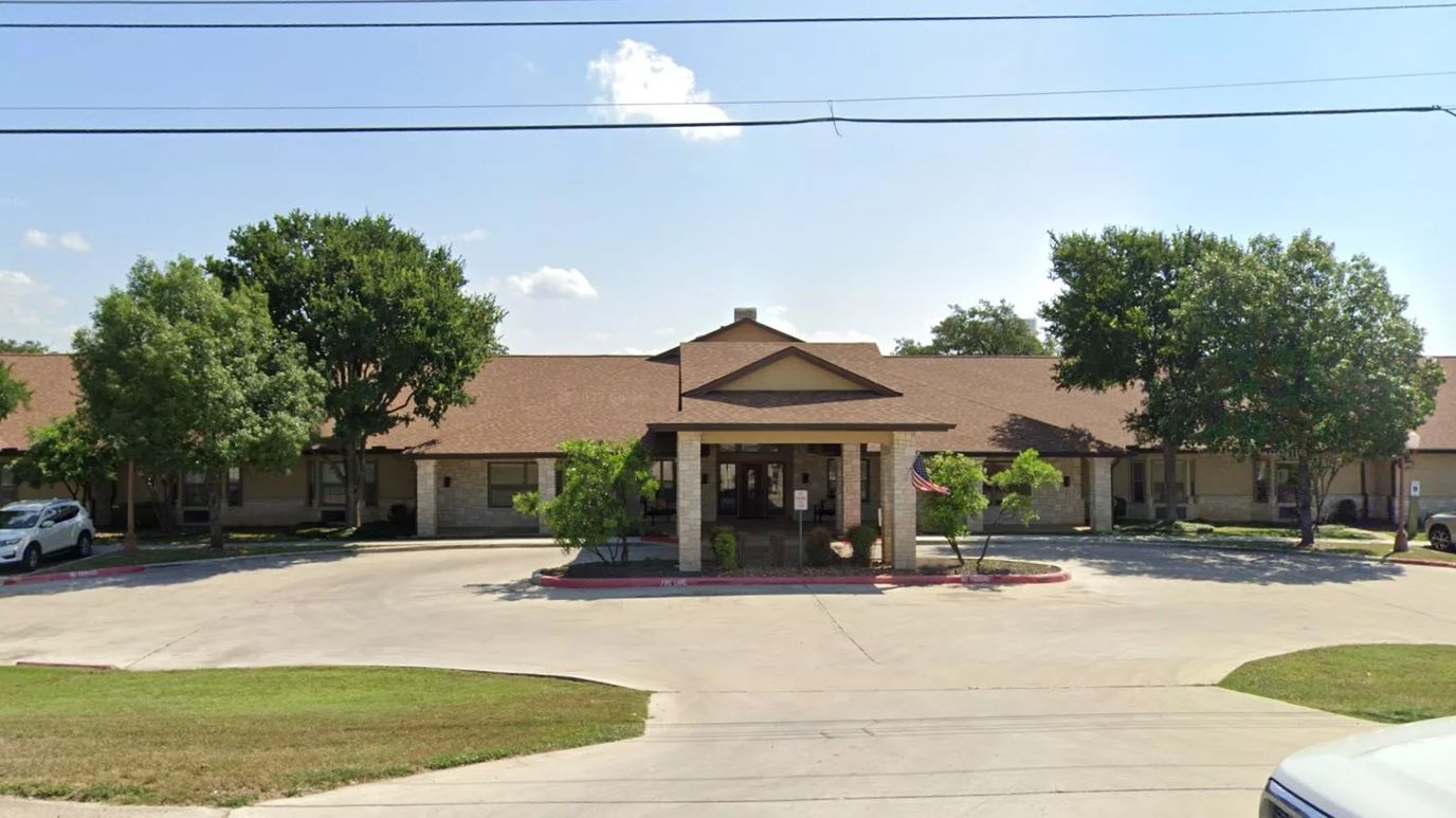 Exterior view of Oak Tree Assisted Living facility