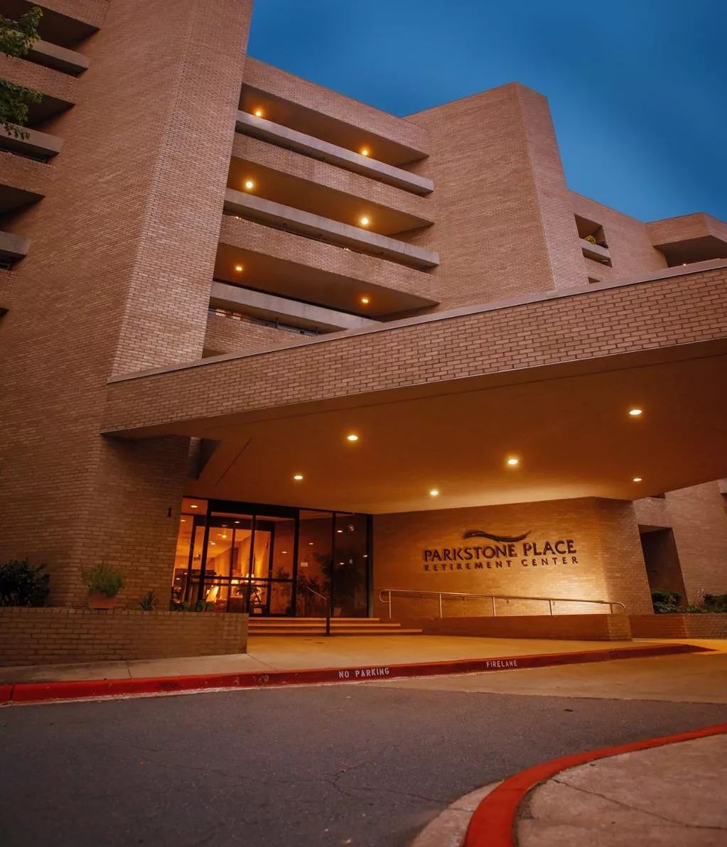 Exterior view of Parkstone Place Retirement Center entrance