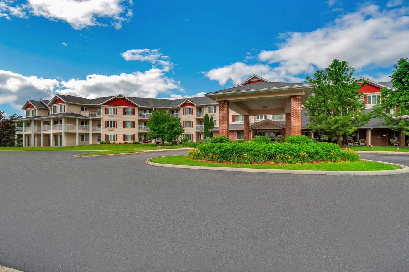 Exterior view of Rittenhouse Village Gahanna