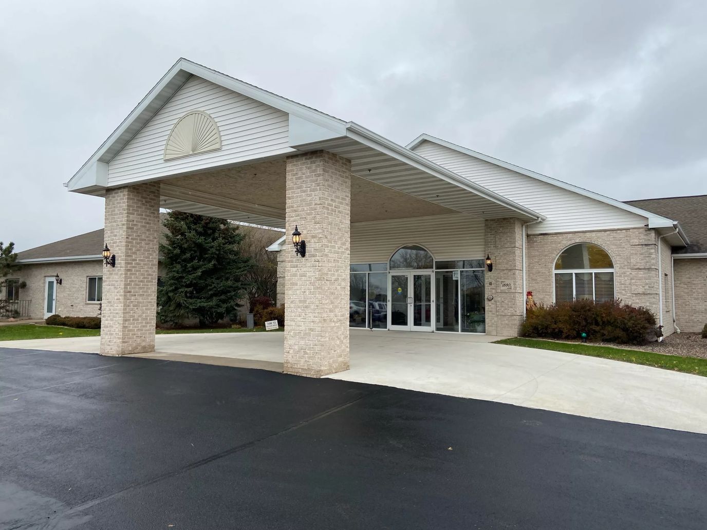 Front entrance of Sage Meadow Senior Living