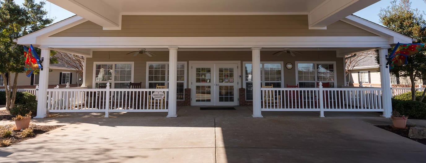 Front entrance of Autumn Care of Statesville