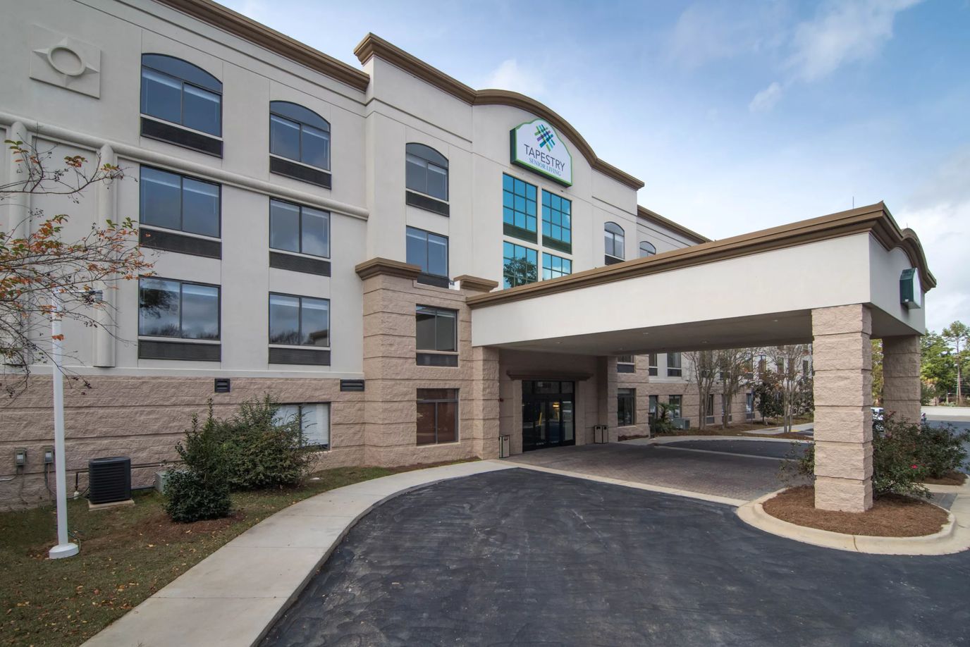 Exterior view of Tapestry Senior Living Lakeshore facility