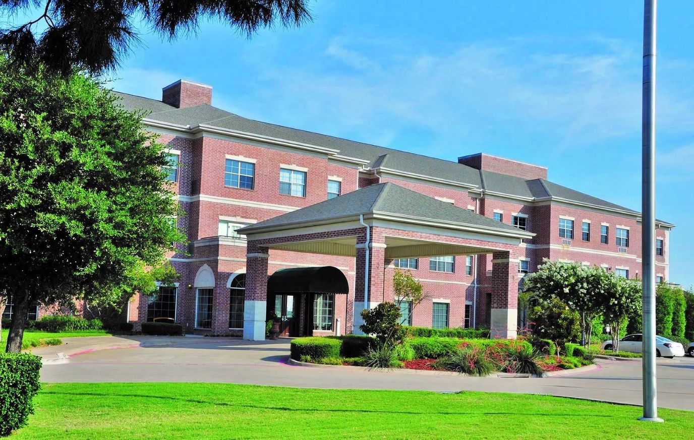 Exterior view of The Ridge at Frisco with landscaping