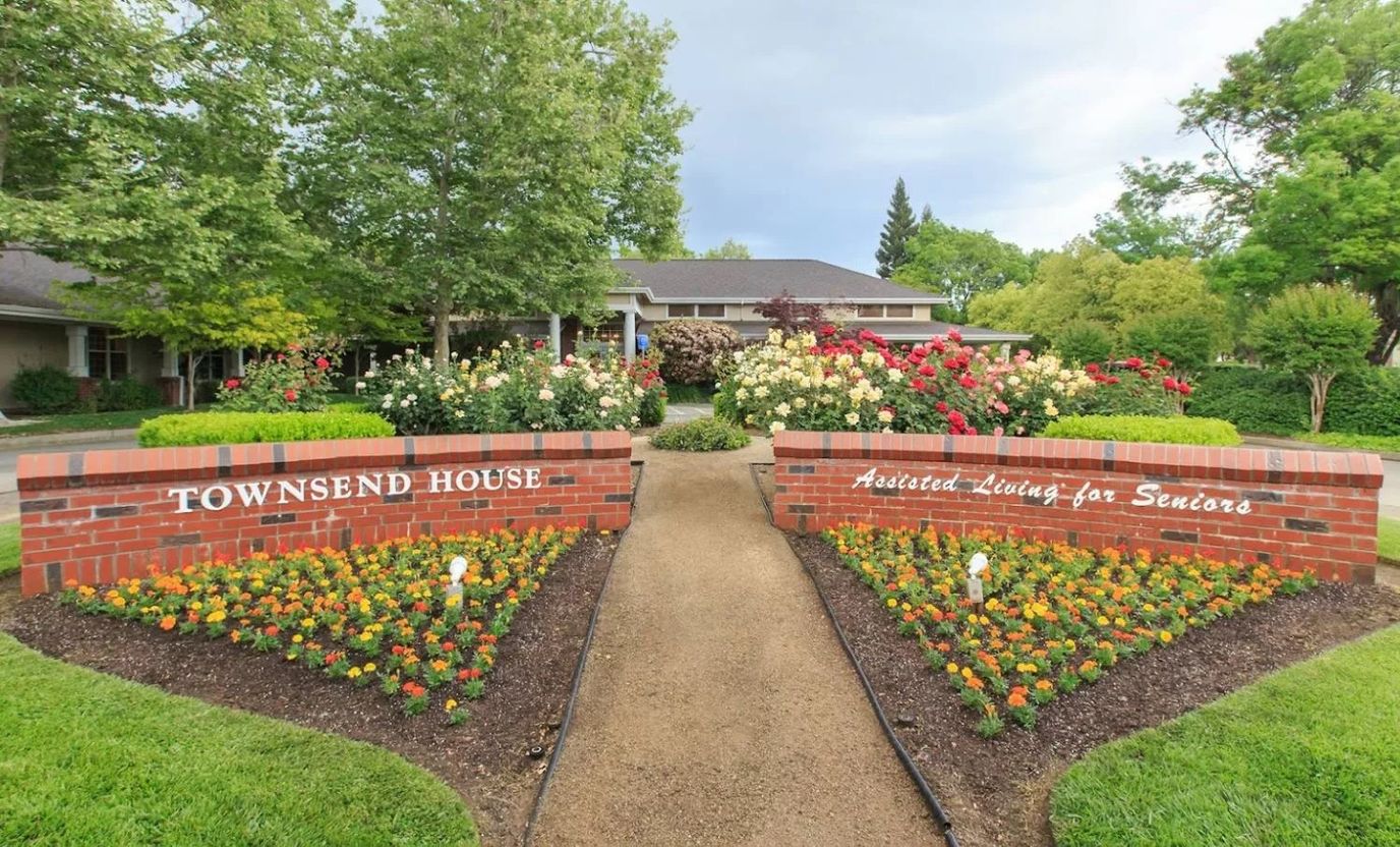 Entrance to Townsend House with landscaped gardens