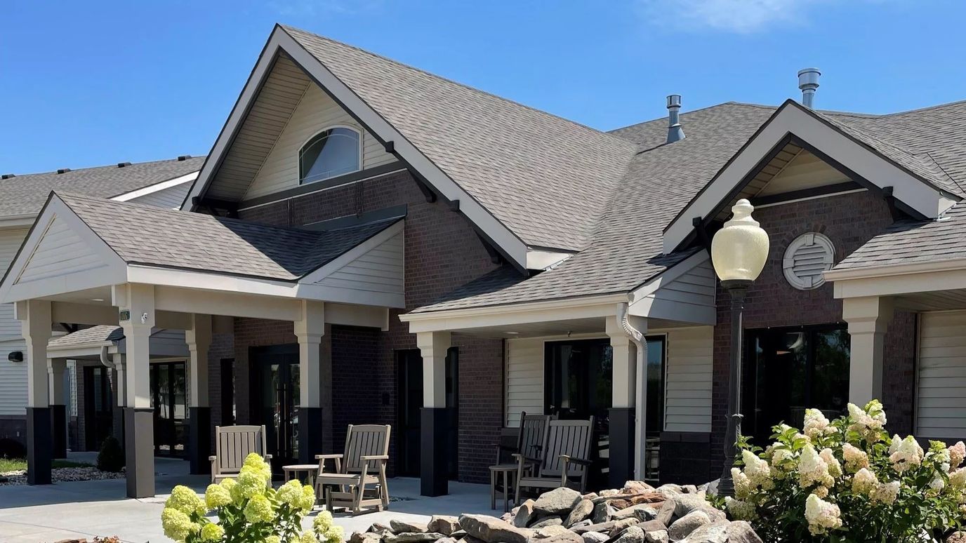 Exterior view of Valley Lakes assisted living facility