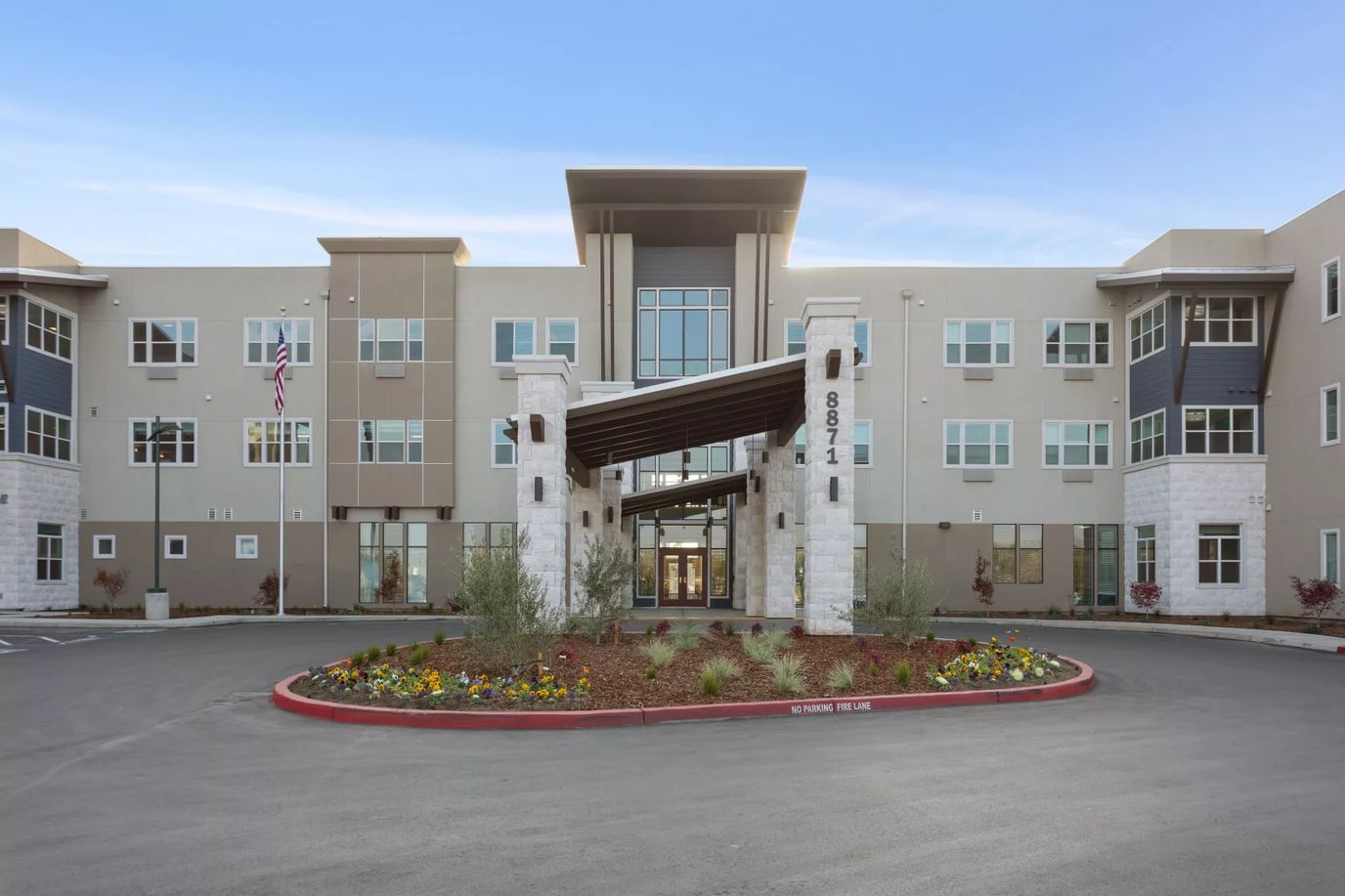 Entrance of WellQuest of Elk Grove with landscaped area