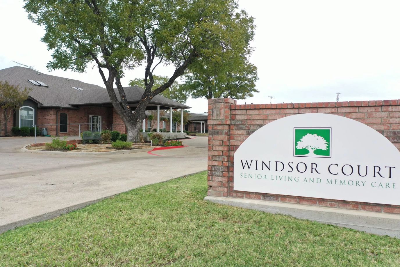 Exterior view of Windsor Court Senior Living facility