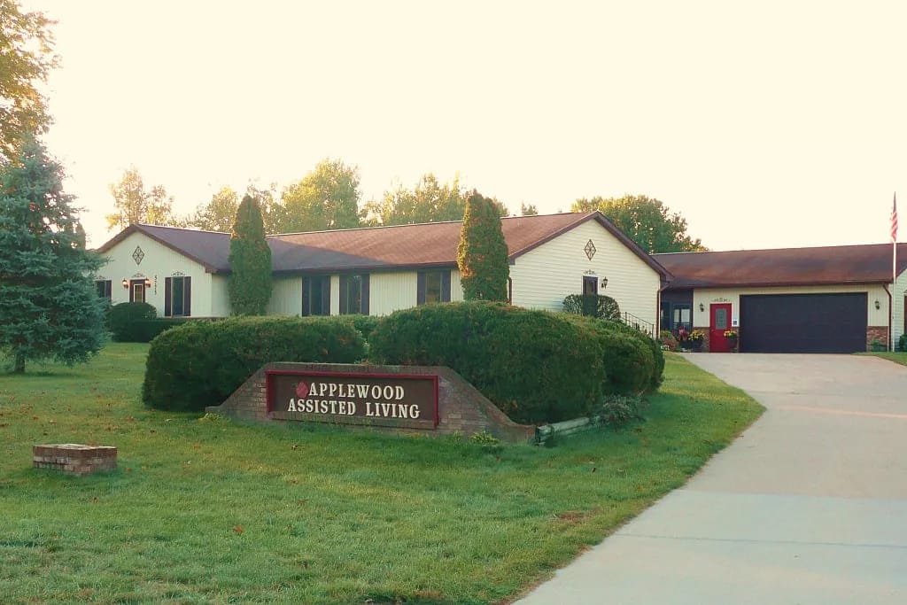 Exterior view of Applewood Assisted Living facility