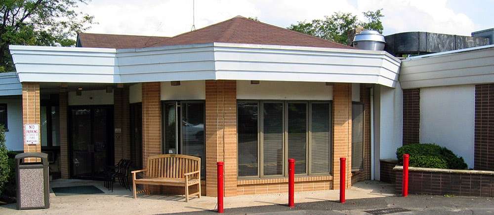 Exterior view of Chestnut Hill Lodge entrance