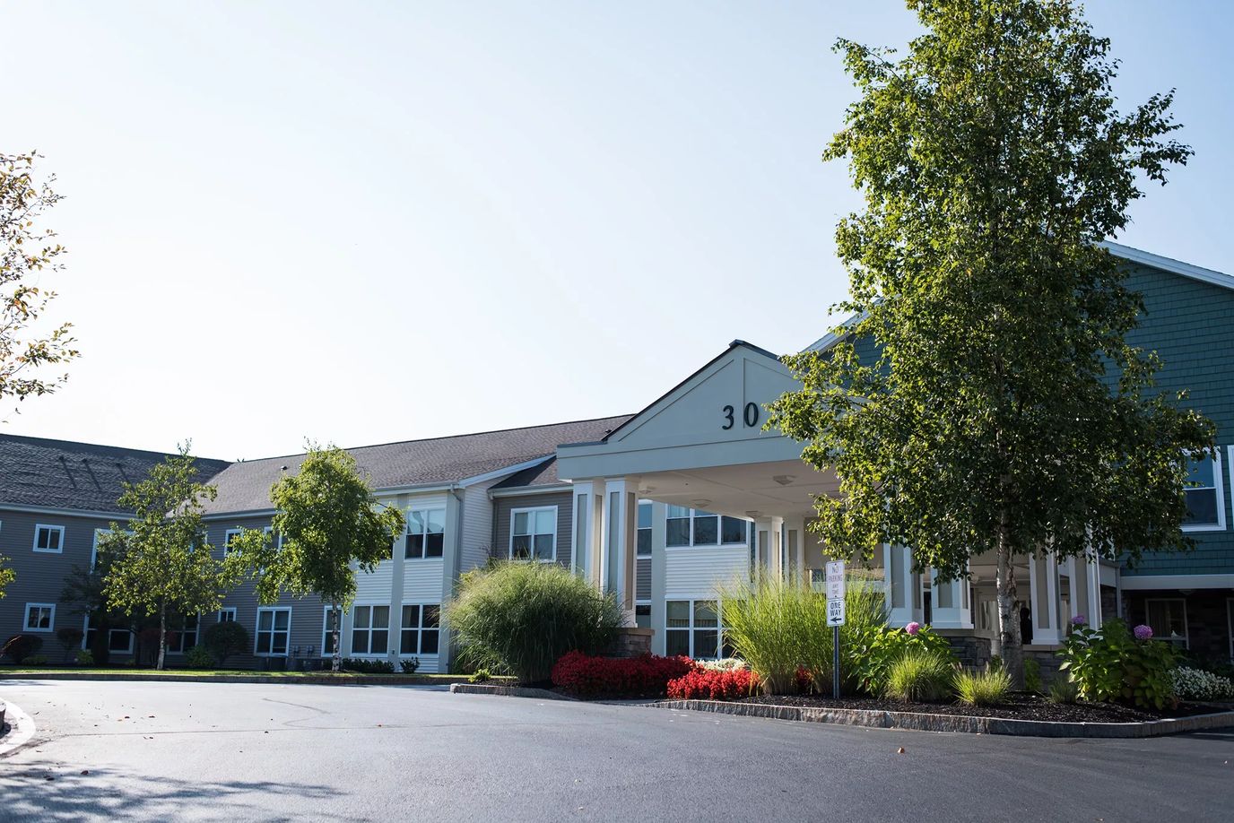 Building exterior of Eddy Hawthorne Ridge with landscaping