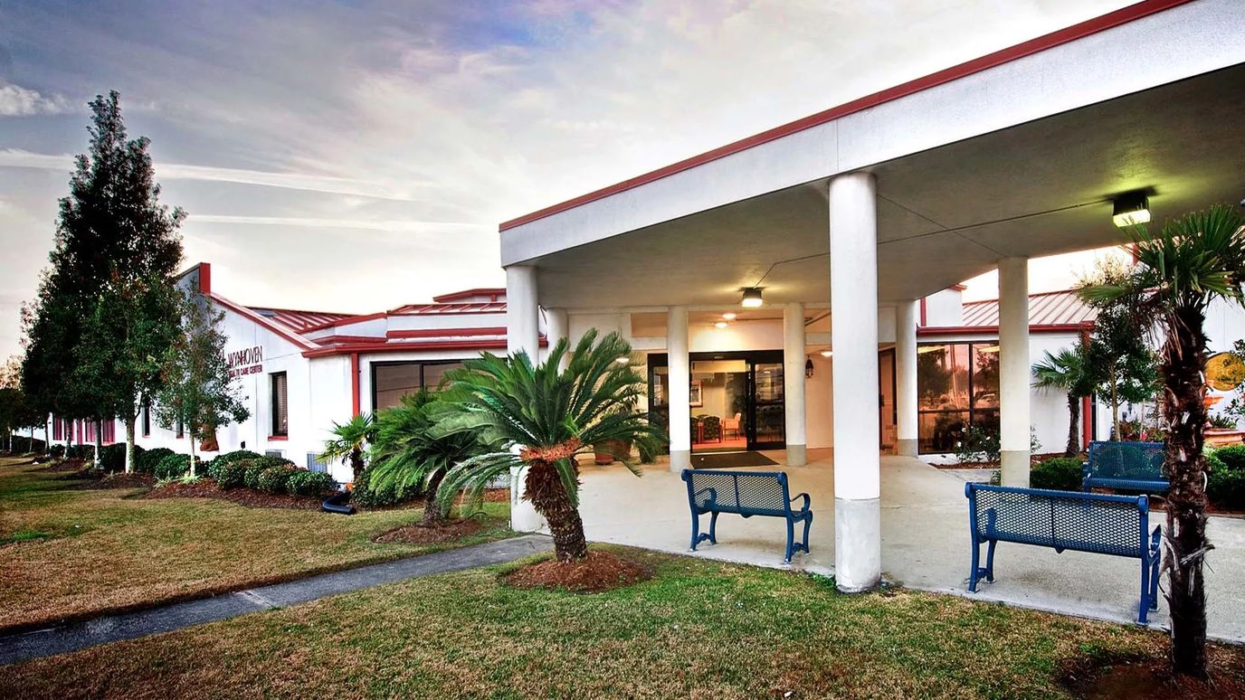 Exterior view of Wynhoven Healthcare Center entrance