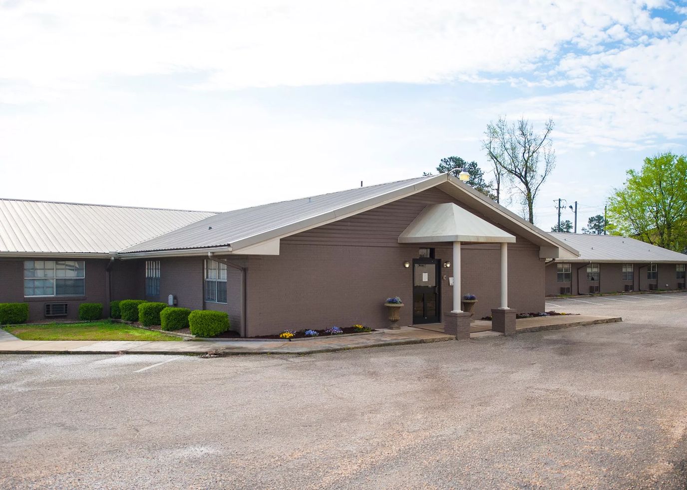 Exterior view of Park Manor Health and Rehabilitation Center