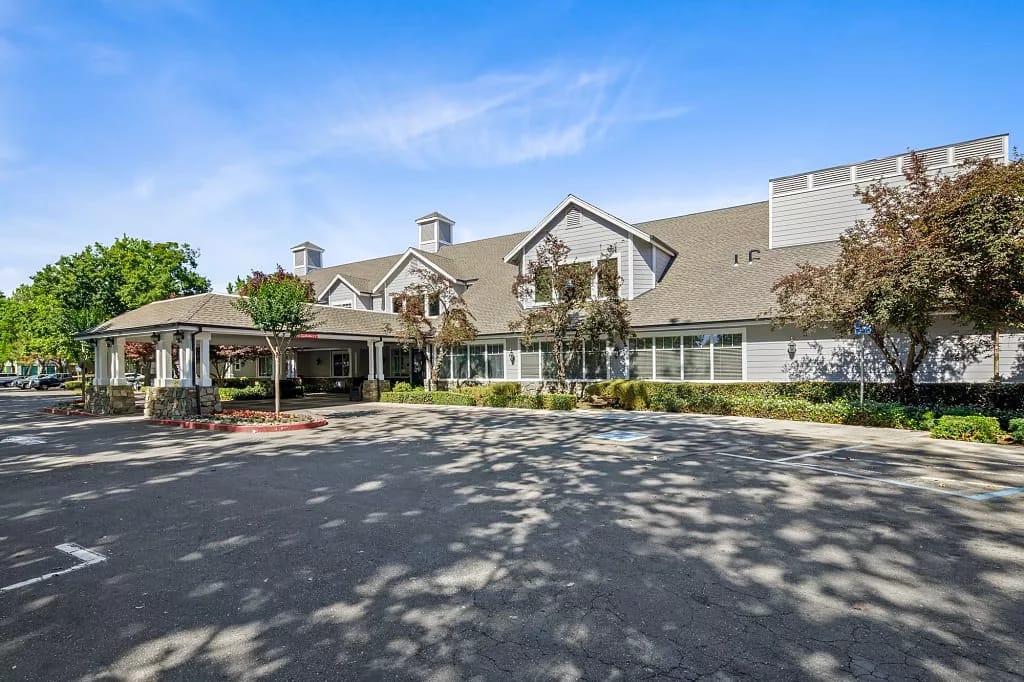 Exterior view of Oakmont of Brookside facility