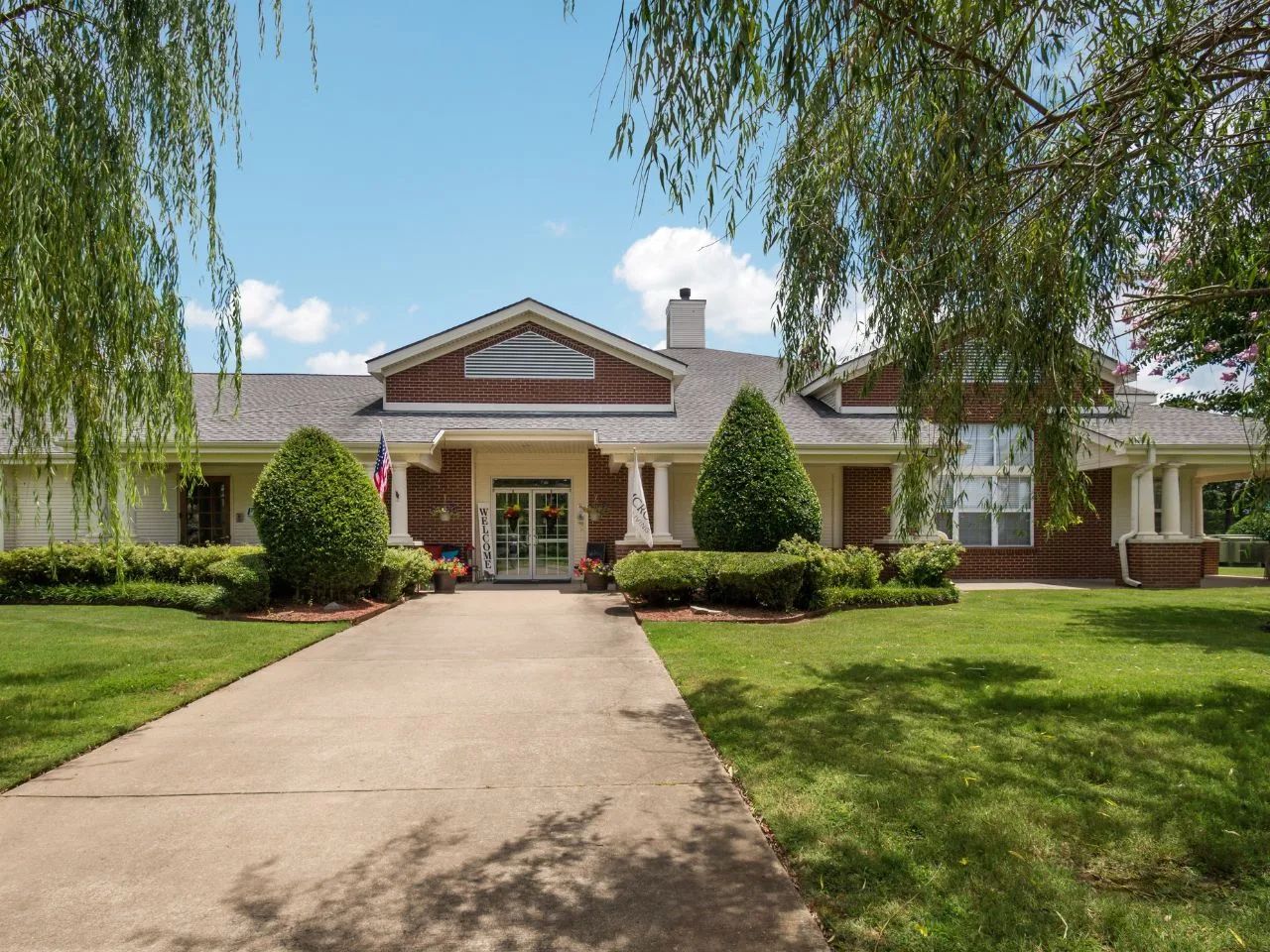 Front entrance of Willow Grove of Sherwood facility