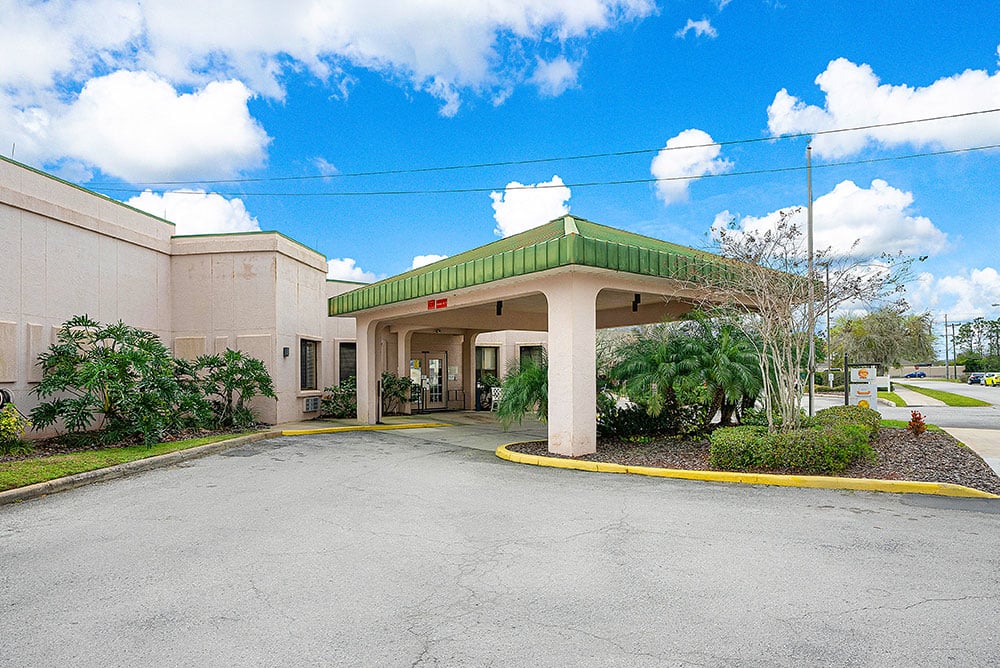 Entrance of Highlands Lake Center facility