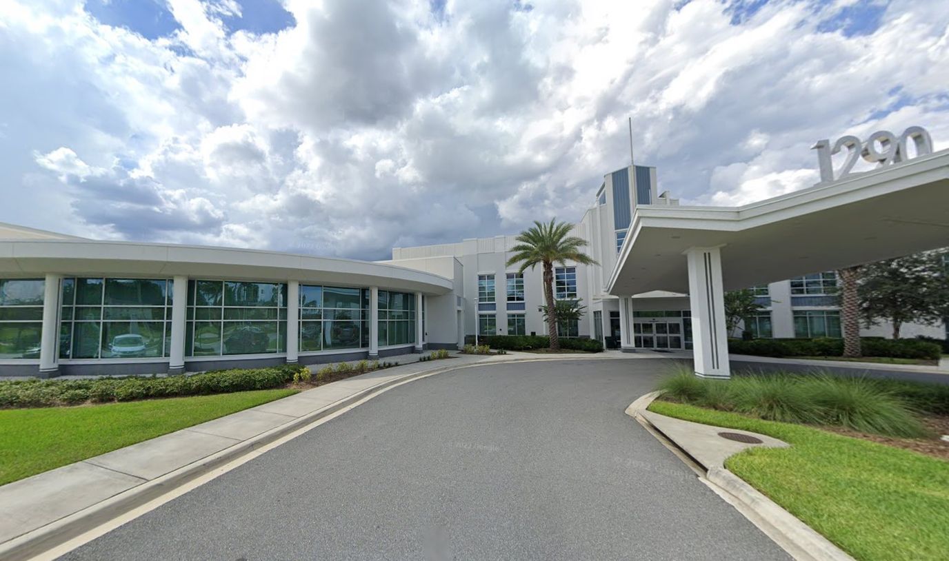 Front entrance of Solaris Healthcare Celebration