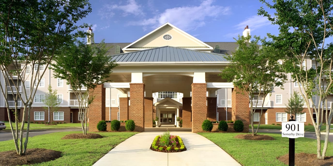 Exterior view of Somerby of Mobile entrance